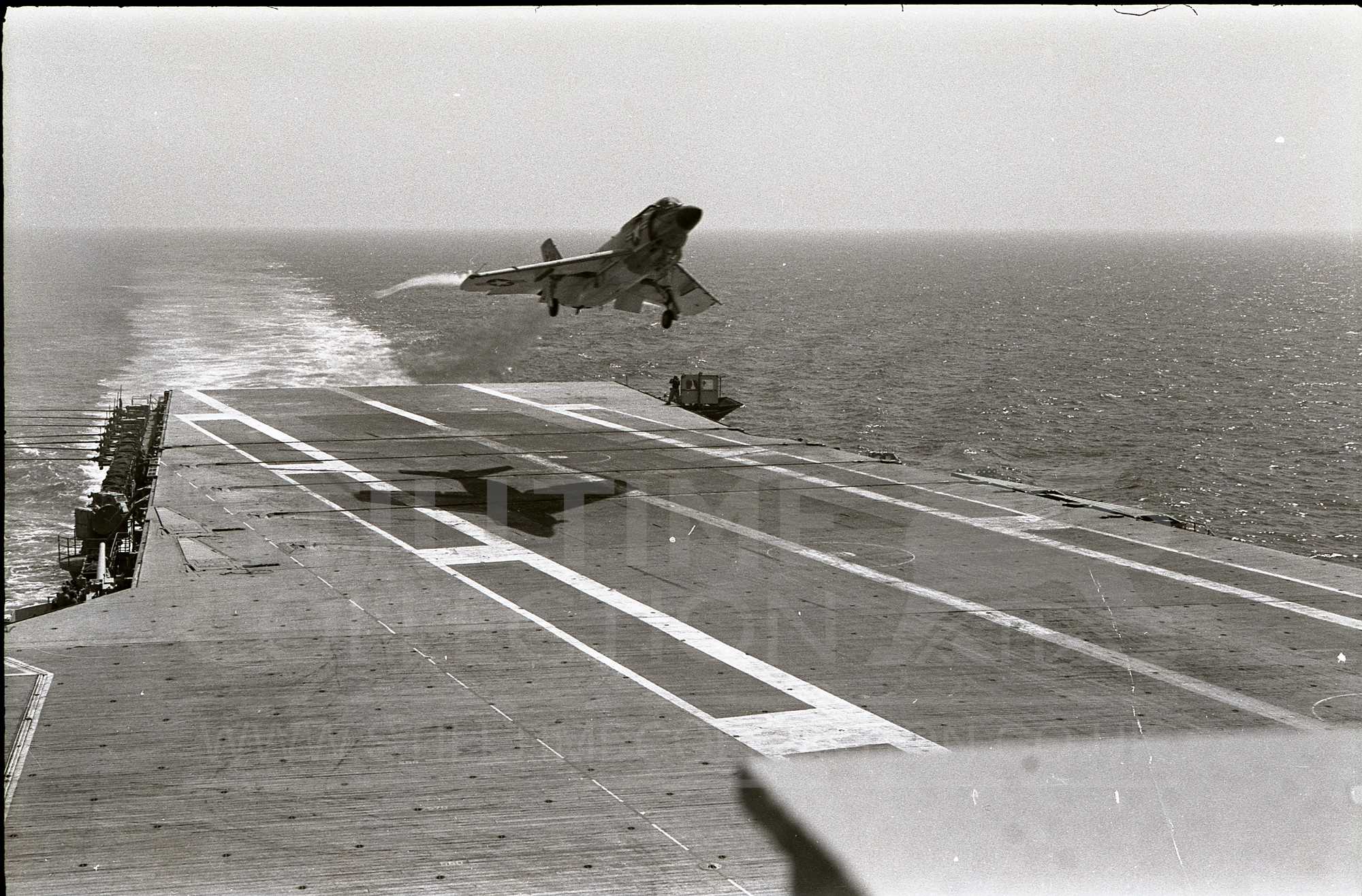 tpt air military fighter aircraft carrier usa uss independence | The ...